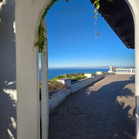 La Prua Un Terrazzo Sul Mare Con Piscina E Charme Storico Casamicciola Terme
