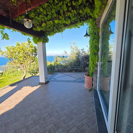 La Prua Un Terrazzo Sul Mare Con Piscina E Charme Storico Βίλα *
