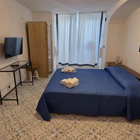 La Prua Un Terrazzo Sul Mare Con Piscina E Charme Storico Βίλα