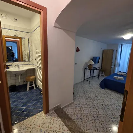 La Prua Un Terrazzo Sul Mare Con Piscina E Charme Storico Βίλα *