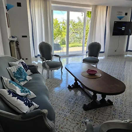 La Prua Un Terrazzo Sul Mare Con Piscina E Charme Storico Casamicciola Terme