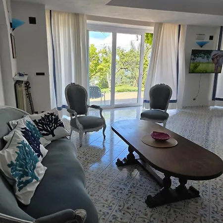 Villa La Prua Un Terrazzo Sul Mare Con Piscina E Charme Storico